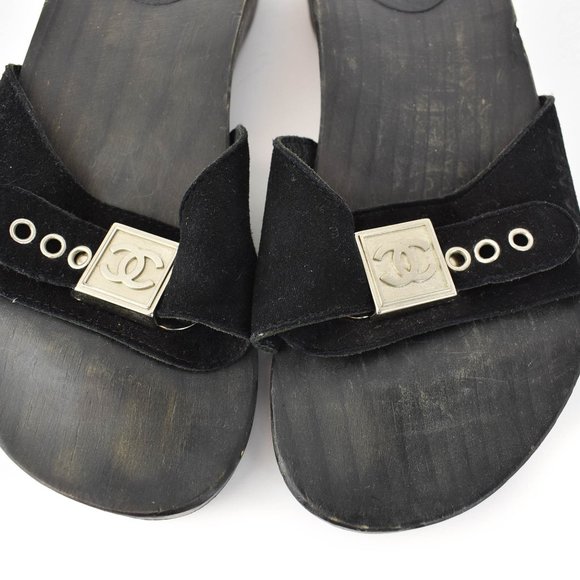 CHANEL: Black, Suede "CC" Logo, Sandals/Slides - Picture 4 of 10
